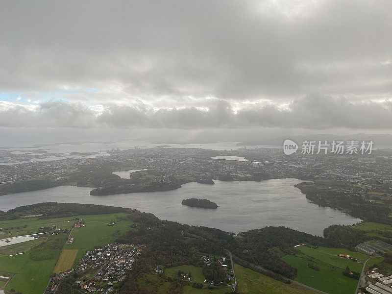 从挪威斯塔万格市和索拉机场附近的北海海岸和乡村鸟瞰图