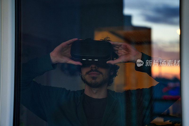 夜幕下的虚拟现实会议