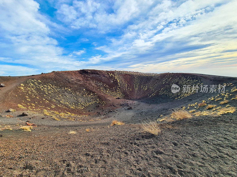 意大利卡塔尼亚西西里岛埃特纳火山上的西尔维斯特里火山口