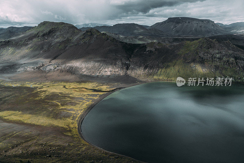 日落时分的阿尔夫塔瓦湖风景