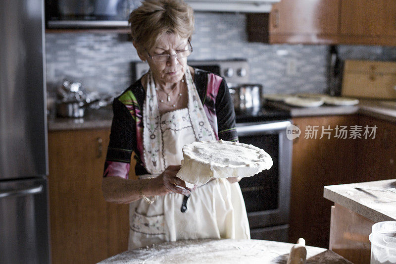 老女人做馅饼