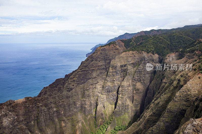 崎岖的山在卡拉劳山谷，nā帕里海岸，考艾岛，夏威夷群岛