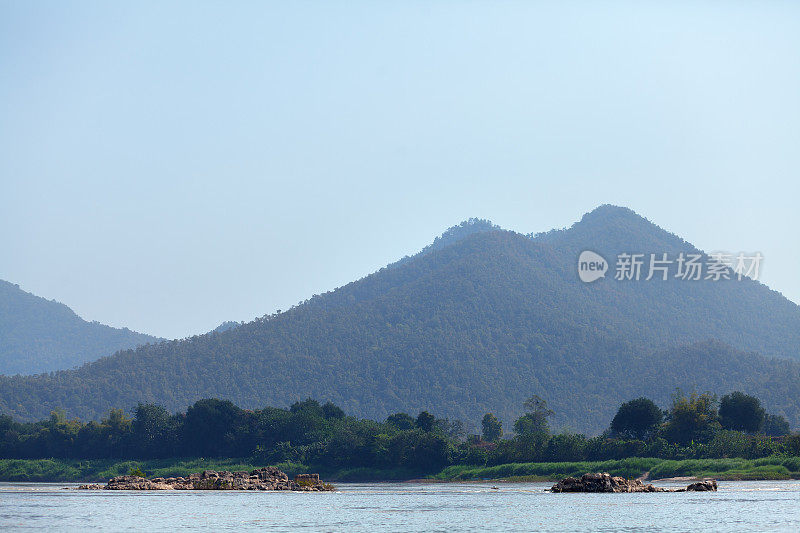 老挝的湄公河和山区全景