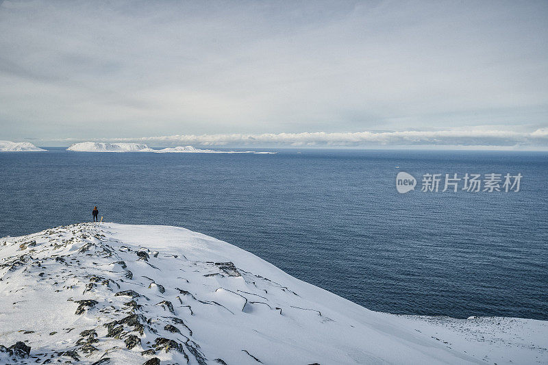 探索北极:在冰上徒步旅行