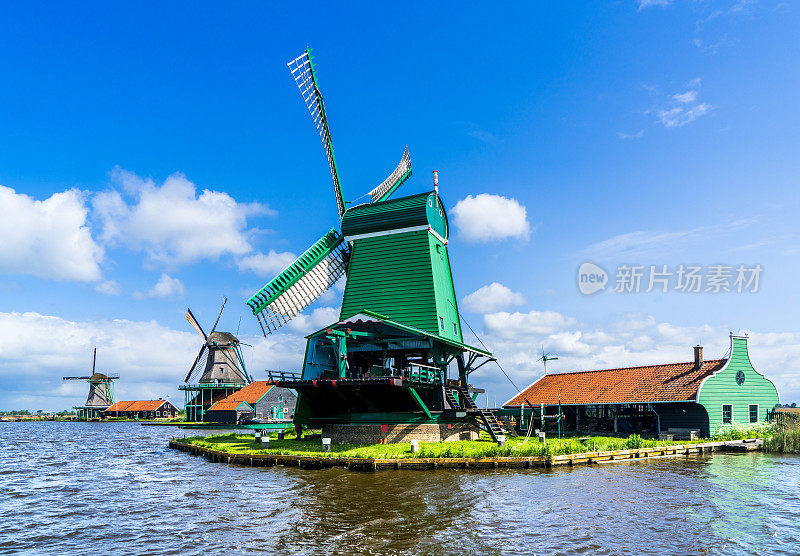 历史悠久的荷兰风车和农舍，荷兰