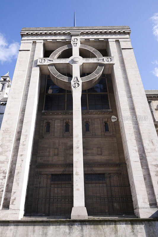 爱尔兰最大的凯尔特十字架，贝尔法斯特圣安妮大教堂