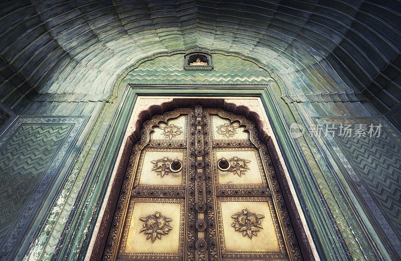 斋浦尔城宫殿的门