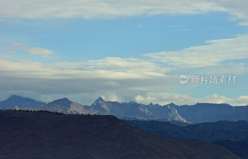 风河山脉蓝