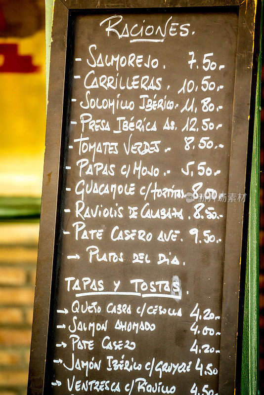 菜单上显示的是马德里一家餐厅的入口