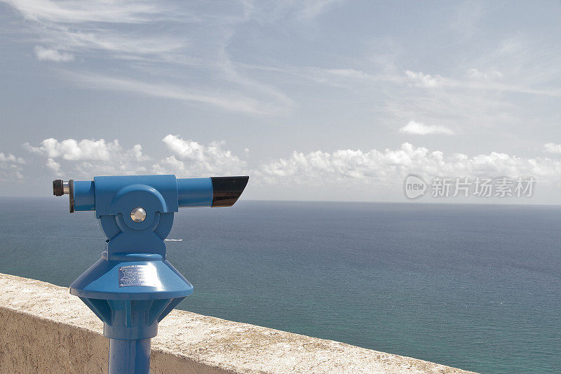 蓝色的全景望远镜
