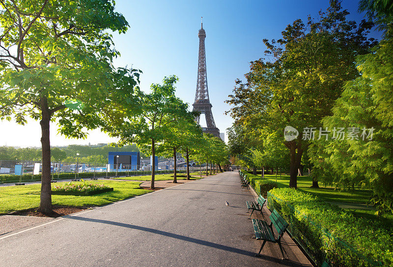 晴朗的早晨和埃菲尔铁塔，巴黎，法国