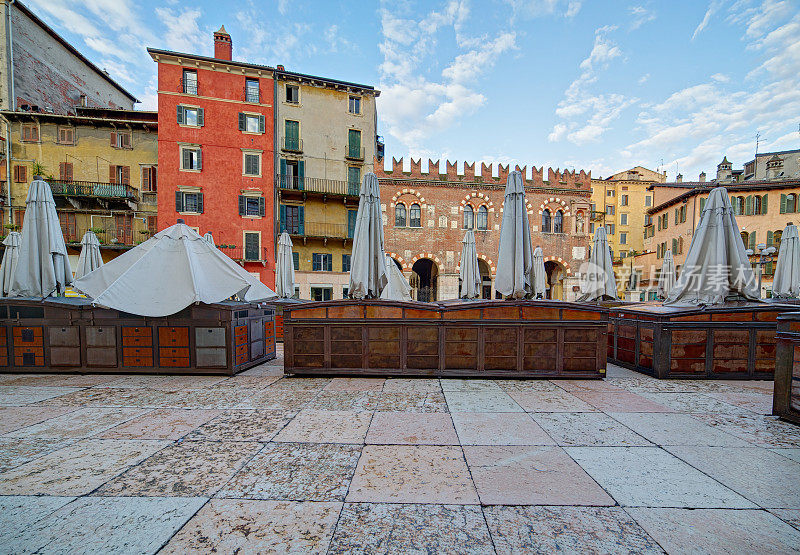 黄昏时分的尔贝广场。Verona-Italy