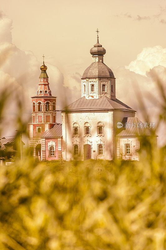 阳光下的俄罗斯教堂