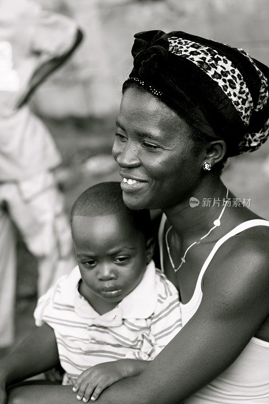 非洲母亲与婴儿