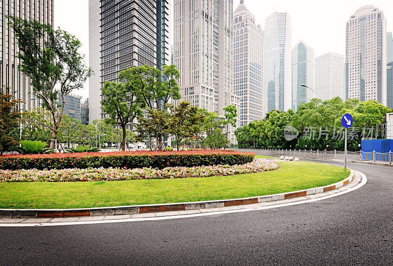 中国上海陆家嘴的世纪大道街景。