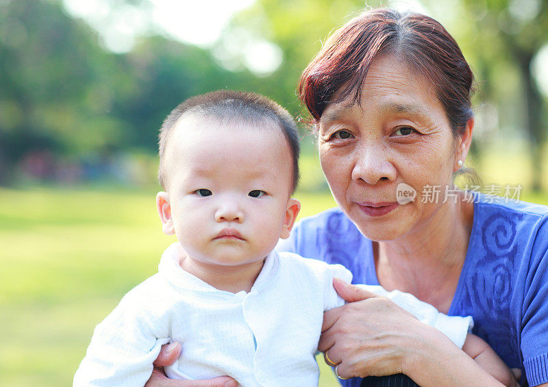 祝奶奶和孙子快乐