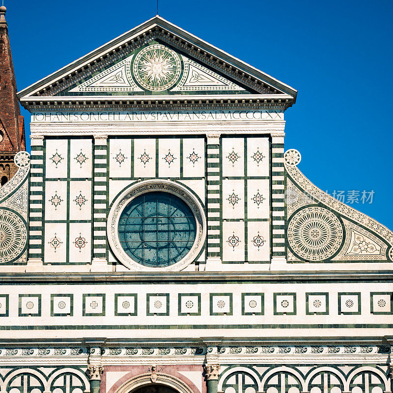 意大利佛罗伦萨的圣玛丽亚诺维拉教堂立面细节。
