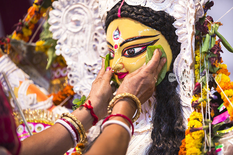 印度神:杜尔迦礼拜期间的女神杜尔迦