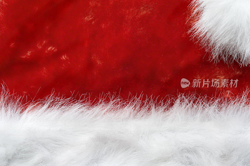 毛茸茸的红白圣诞老人帽子的特写