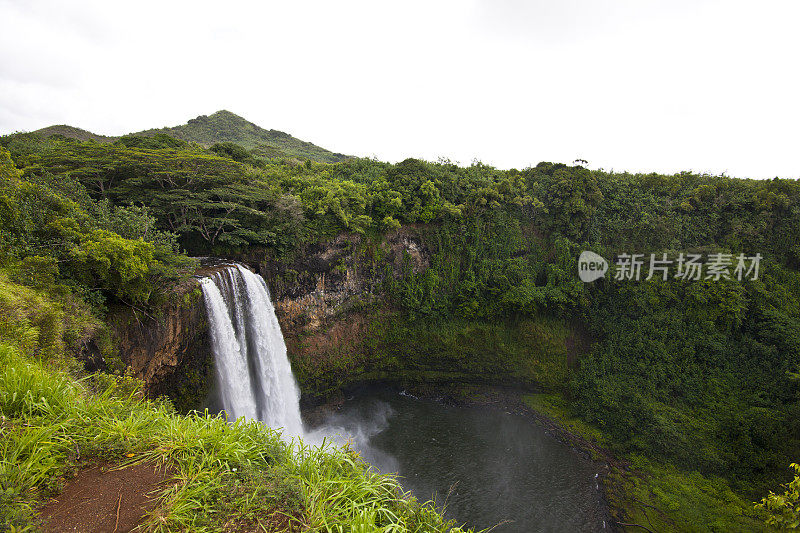 夏威夷考艾岛的怀卢阿瀑布