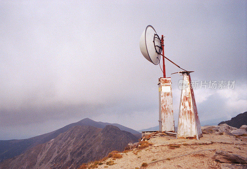 穆萨拉山的气象站