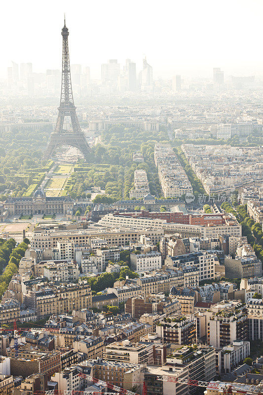 埃菲尔铁塔和巴黎的景色