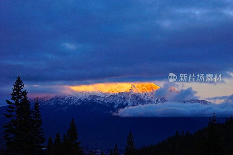 太沙士达山日落