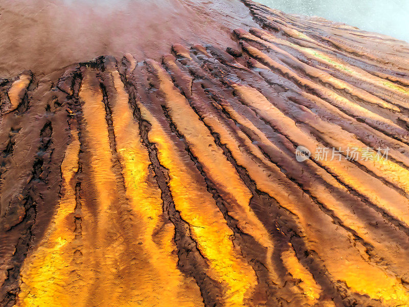 航拍巨大的火山口