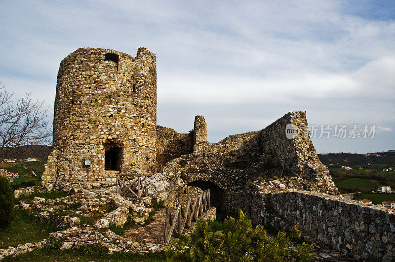 破旧的意大利城堡岩石