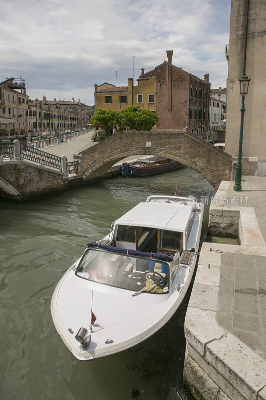 意大利威尼斯的运河和船只