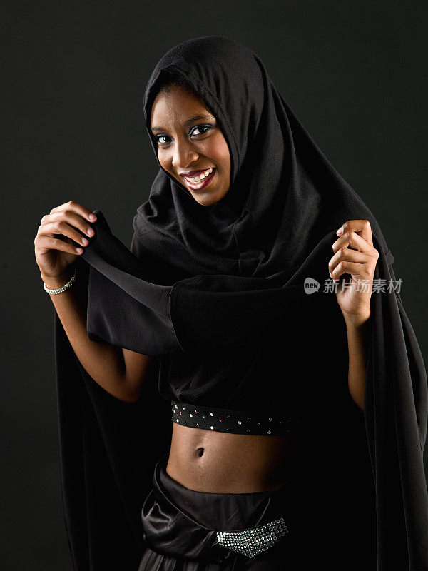 年轻的黑人穆斯林妇女