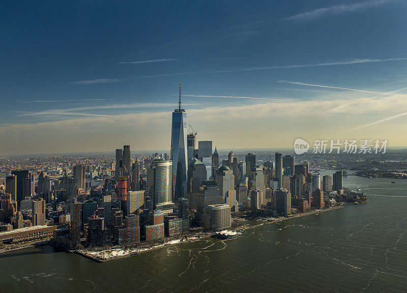 鸟瞰下曼哈顿金融区，纽约市天际线通过直升机