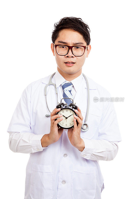 亚洲男医生显示时钟