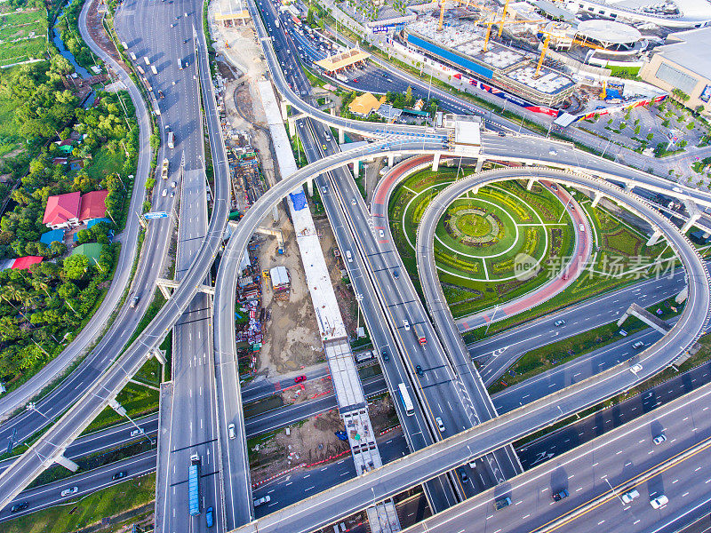 泰国曼谷高速公路和环岛的鸟瞰图
