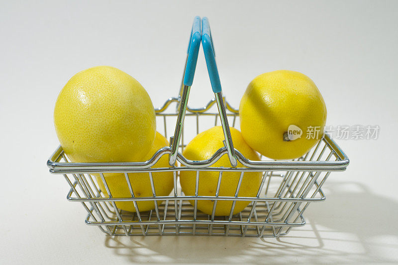 柠檬和迷你购物篮