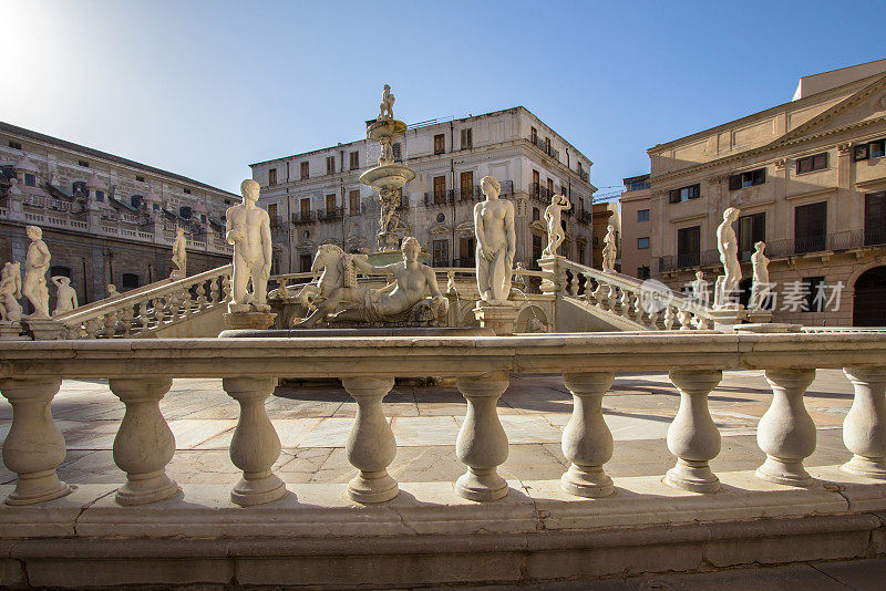 意大利巴勒莫比勒陀利亚广场上的耻辱喷泉