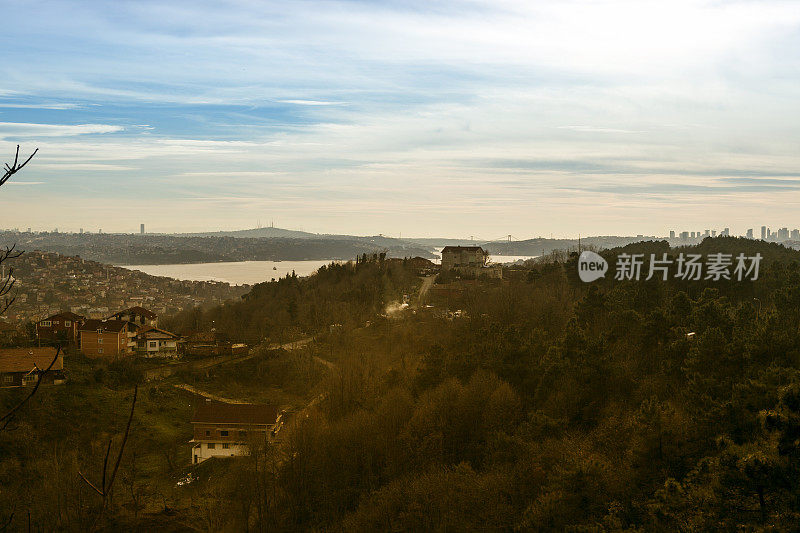 土耳其伊斯坦布尔beykoz的anadolukavagi附近博斯普鲁斯海峡的山村