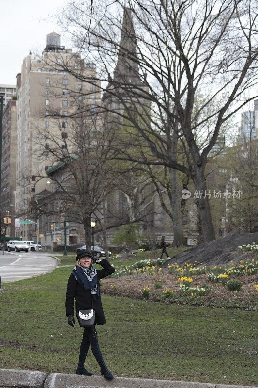 纽约曼哈顿中央公园的女人