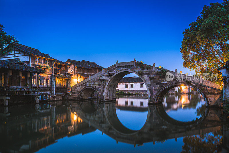 中国乌镇的夜景