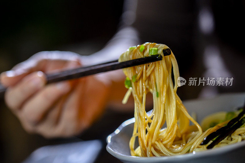 中国自制酱油拌面