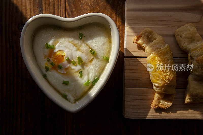 自制早餐:蒸鸡蛋和烤卷