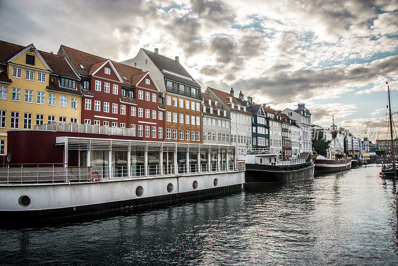 哥本哈根运河中的丹麦建筑