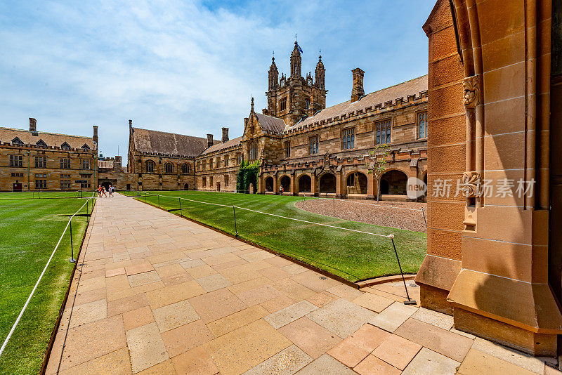 澳大利亚悉尼大学的主四合院建筑。
