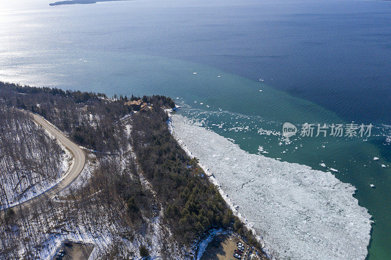 克里斯蒂安岛渡轮(雪松角码头)在拉方丹，小，加拿大，安大略省。