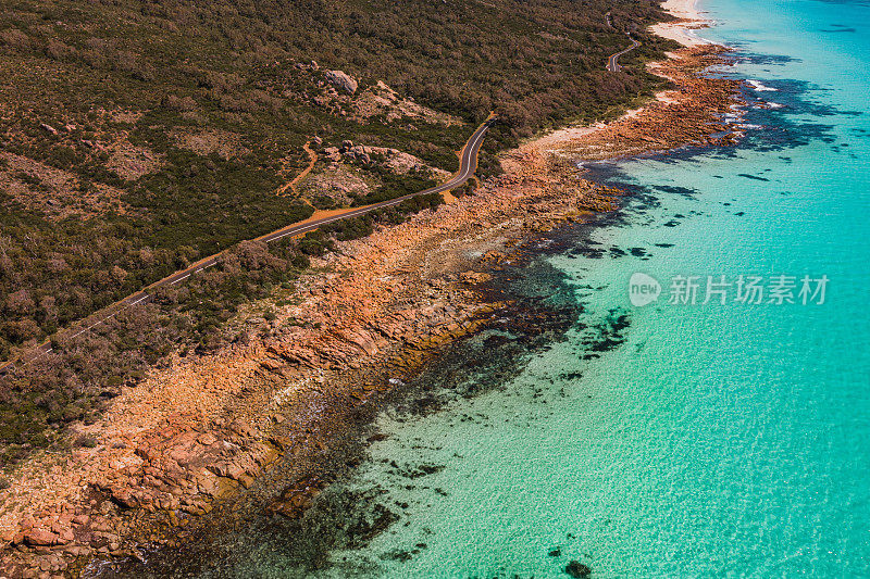 蓝绿色海水