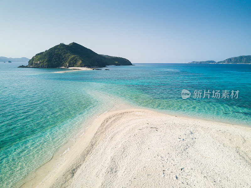 原始的岛屿海滩和海洋。从上面的札米岛