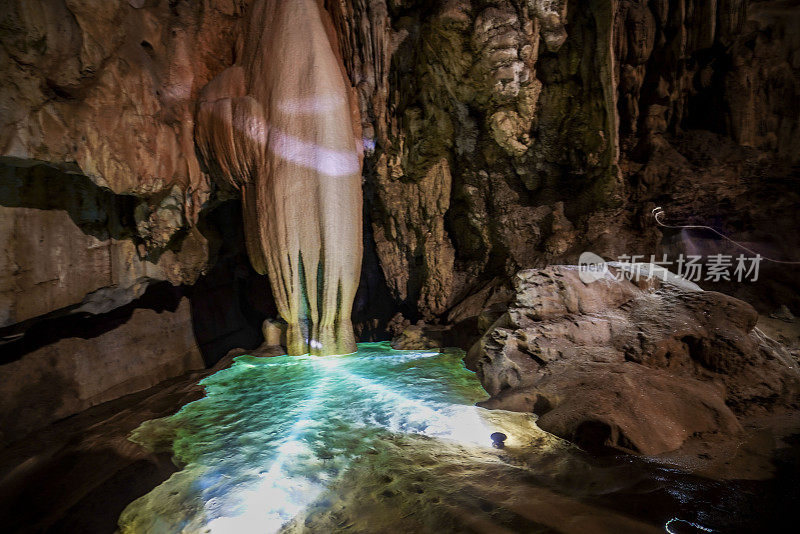 越南北部清化省濮庄村的一个漂亮洞穴