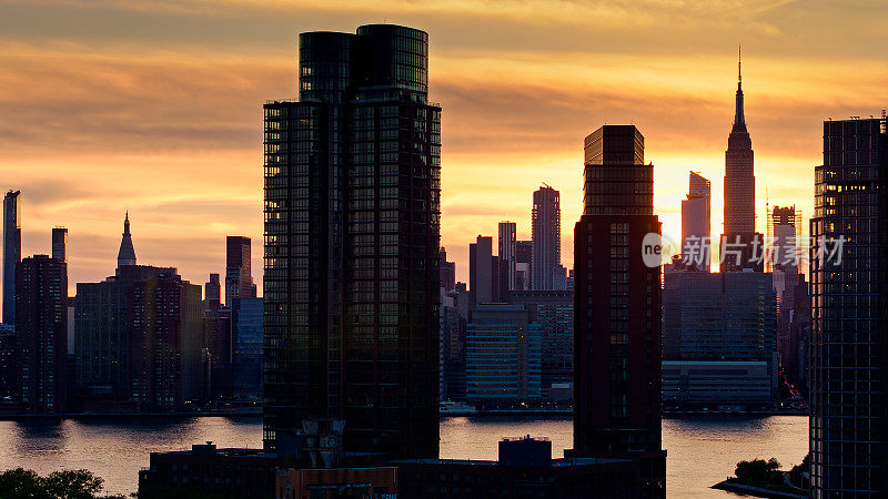 无人机拍摄的新大厦在绿点，布鲁克林与曼哈顿以外