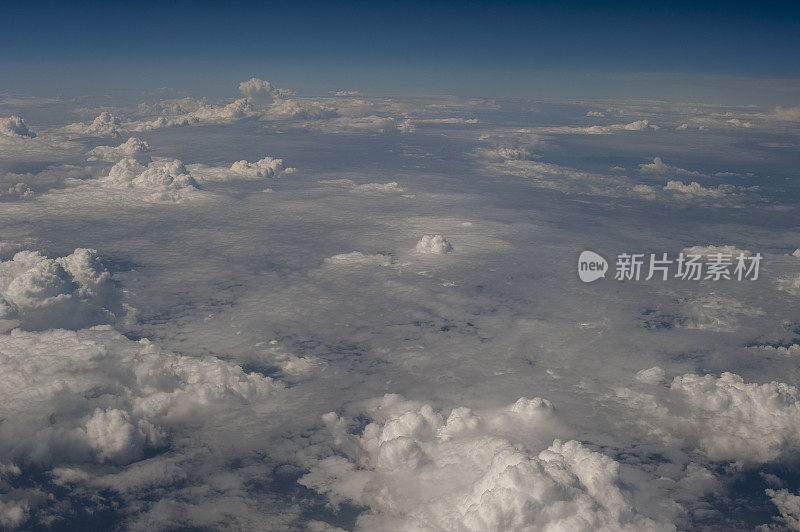 从空中(飞机上)观察积雨云