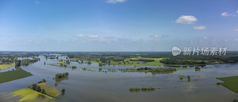 大雨过后，伊塞尔河泛滥的平原